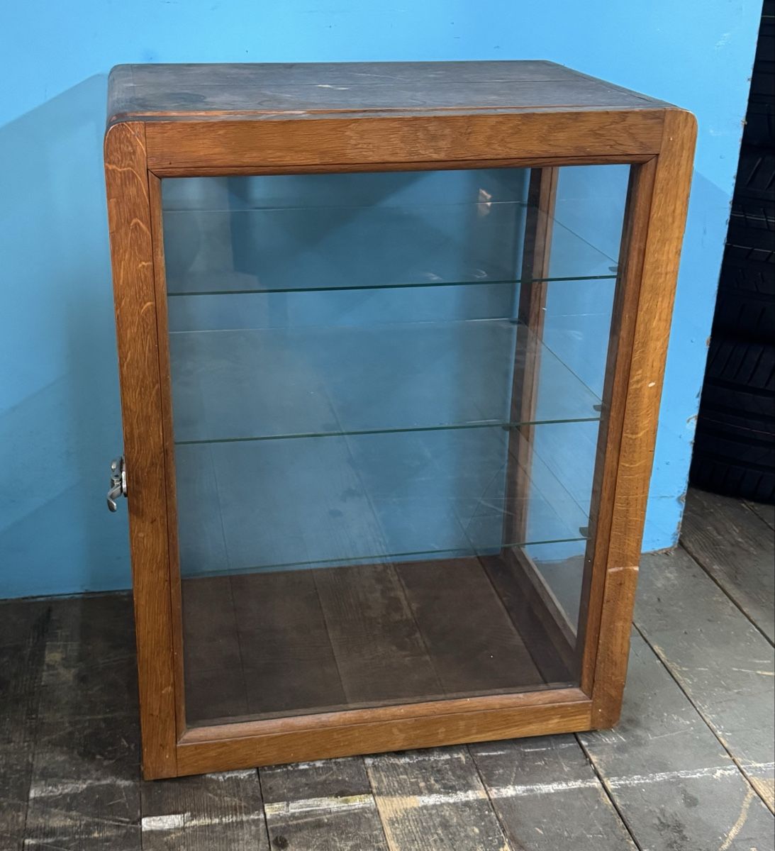 Vitrinen: Glas Vitrine  – Gebraucht aus Schlieren von Freundlich02
