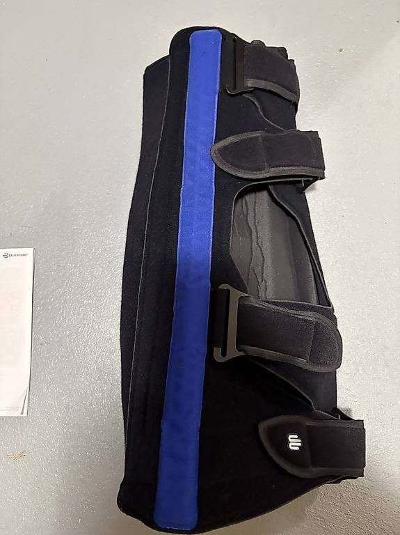 Appareils médicaux: Beinschiene (Knieorthese) – D'occasion à Unterstammheim par Givaudaner 1