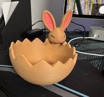 Süsse Osterdekoration mit Osterhase