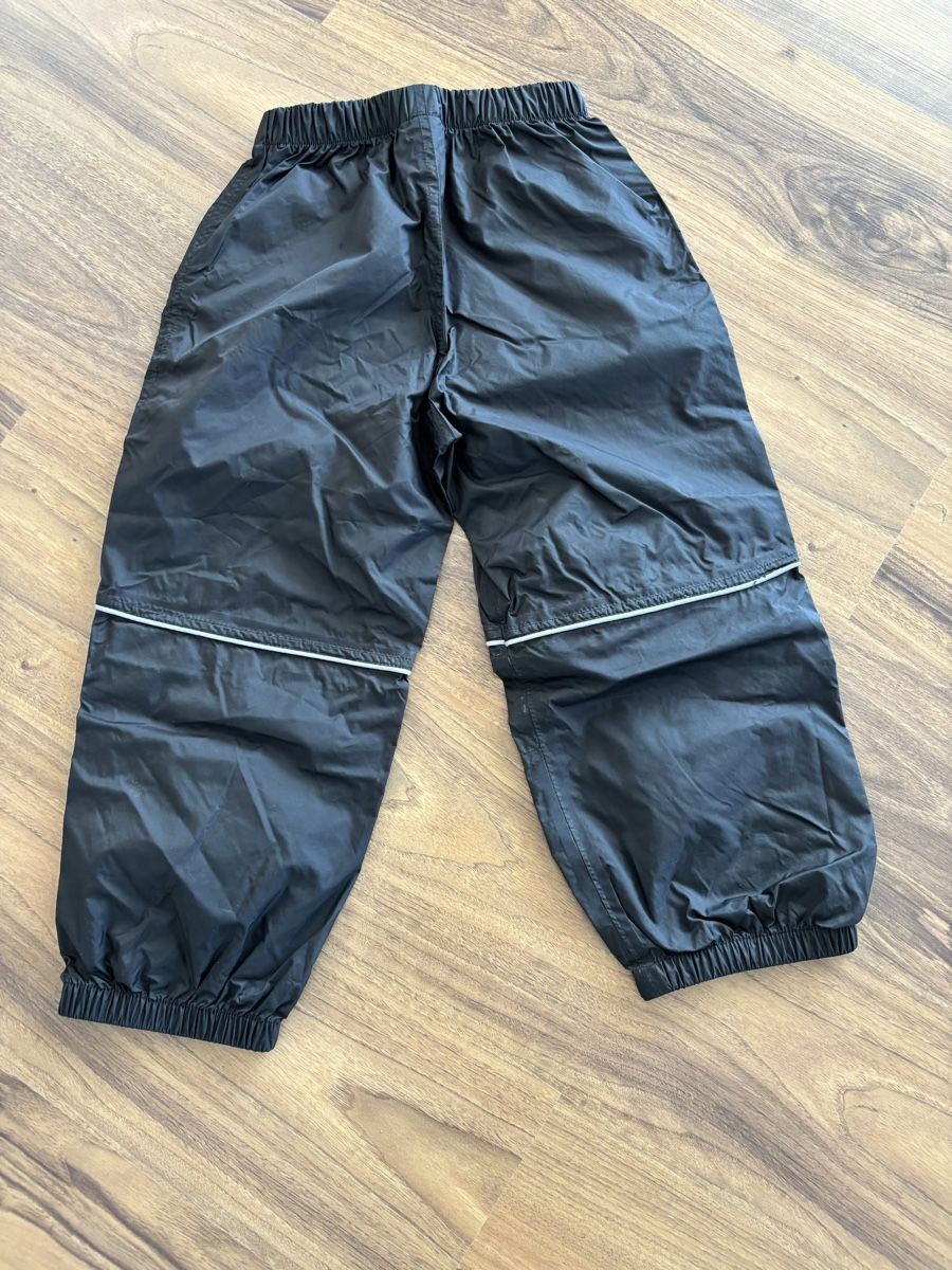 Pantaloni: Regenhose Gr.110/116 – Usato da Büsserach venduto da Zimtstaernli19 1