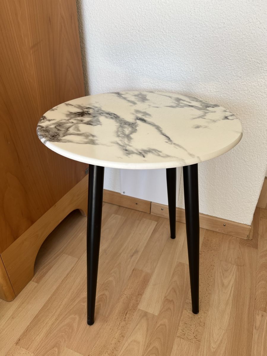 Tavoli: Beistelltisch mit Marmorplatte – Usato da Adligenswil venduto da leandra.b