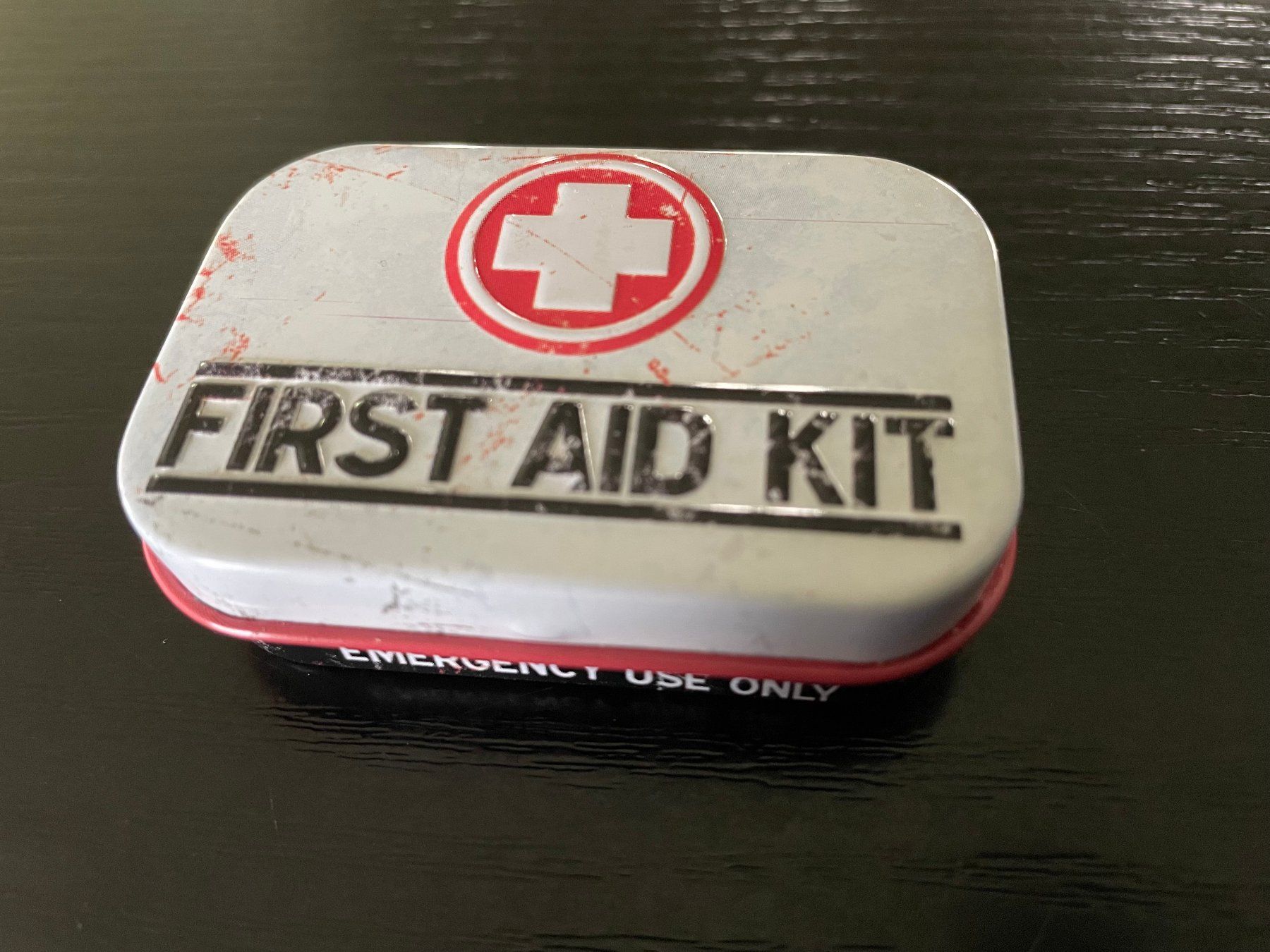 Contenitori & Simili: Blechdose Dose Behälter FIRST AID KIT Klappdeckel – Usato da Oftringen venduto da allesmeins