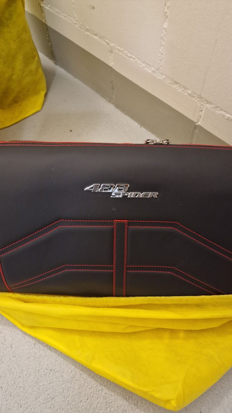 Valigie: Ferrari 488 Spider original Kofferset Leder – Usato da uezwil venduto da msc_8bh6 3