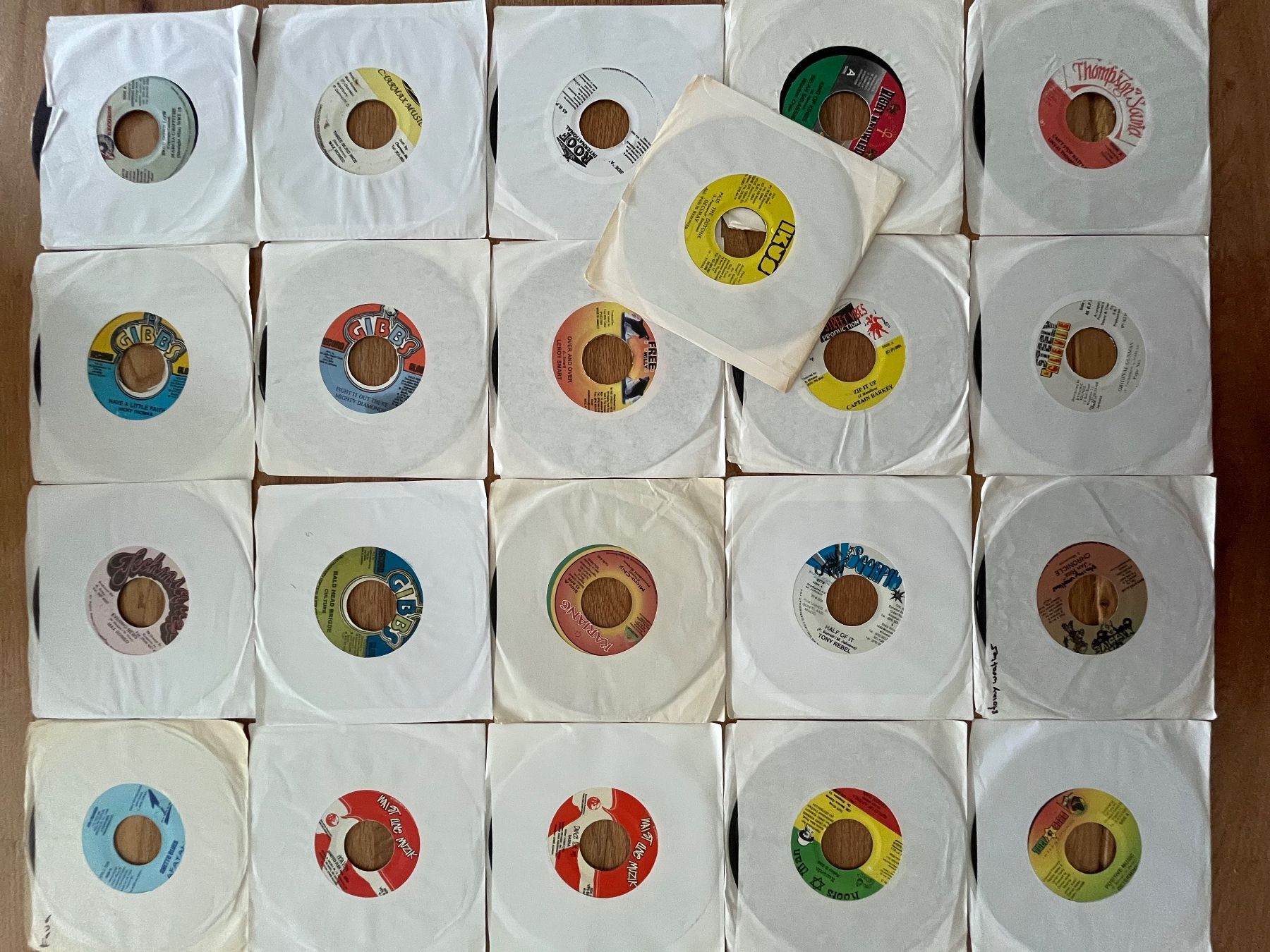 Dischi in vinile: 21 x 7" Dancehall / Reggae Singles - top Zustand – Usato da Olten venduto da Xtra