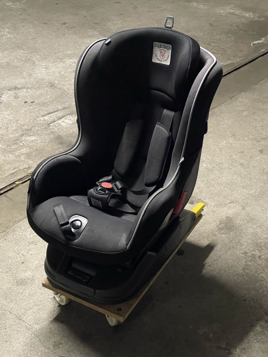 Peg Perego Seggiolini per auto: Siège auto Peg Perego Viaggio noir, occasion – Usato da Genève venduto da gil_mzg8