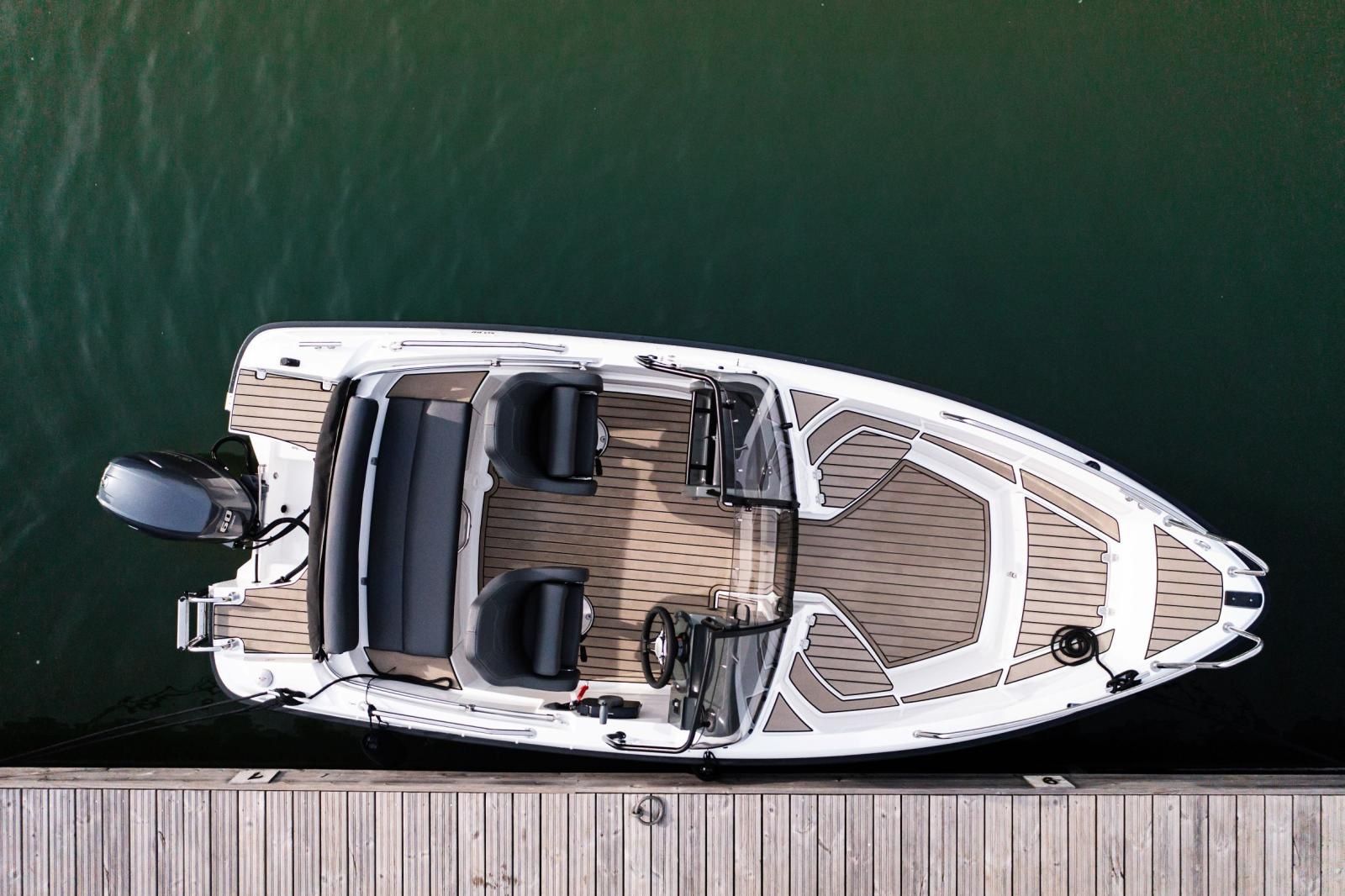 Yamarin Barche: Yamarin 50BR mit Liegeplatz – Nuovo e nell'imballaggio originale da Biel/Bienne venduto da BootszentrumBiel 2