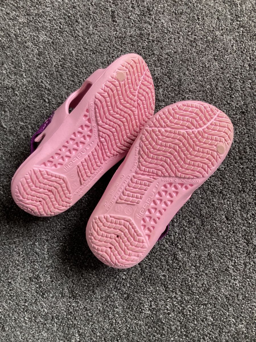 Scarpe per ragazze: Badeschuhe Grösse 23/24 – Usato da Wiler b.Utzenstorf venduto da Verkauf333 1