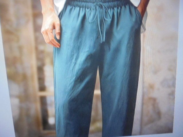 Pantaloni: Hose dunkelgrün Gr. 54 Polyester NEU – Nuovo (secondo la descrizione) da Hinwil venduto da Glasperlen 5