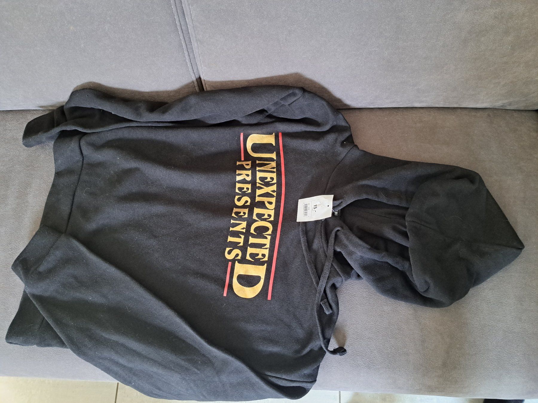 Pullover & Sweatshirts: Pulli Gr. S schwarz Unexpected Presents NEU – Neu und originalverpackt aus Killwangen von KIANA08