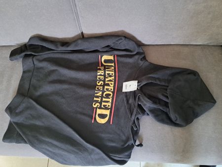 Pulli Gr. S schwarz Unexpected Presents NEU