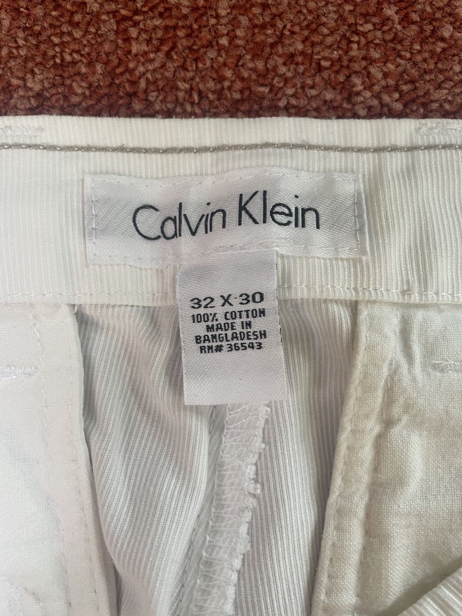 Calvin Klein Pantaloni: Calvin Klein white pants – Usato da Bassins venduto da Neskwyk 1