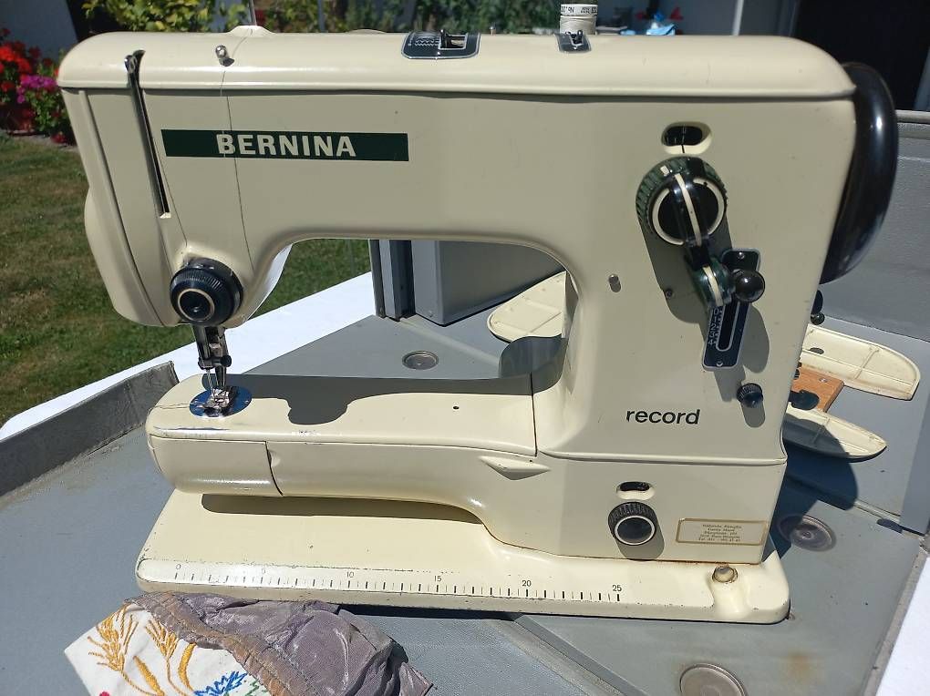 Macchine da cucire: Bernina Record 530-2 / 1959 / erste Hand – Usato da Frauenkappelen venduto da Chruetzhubel