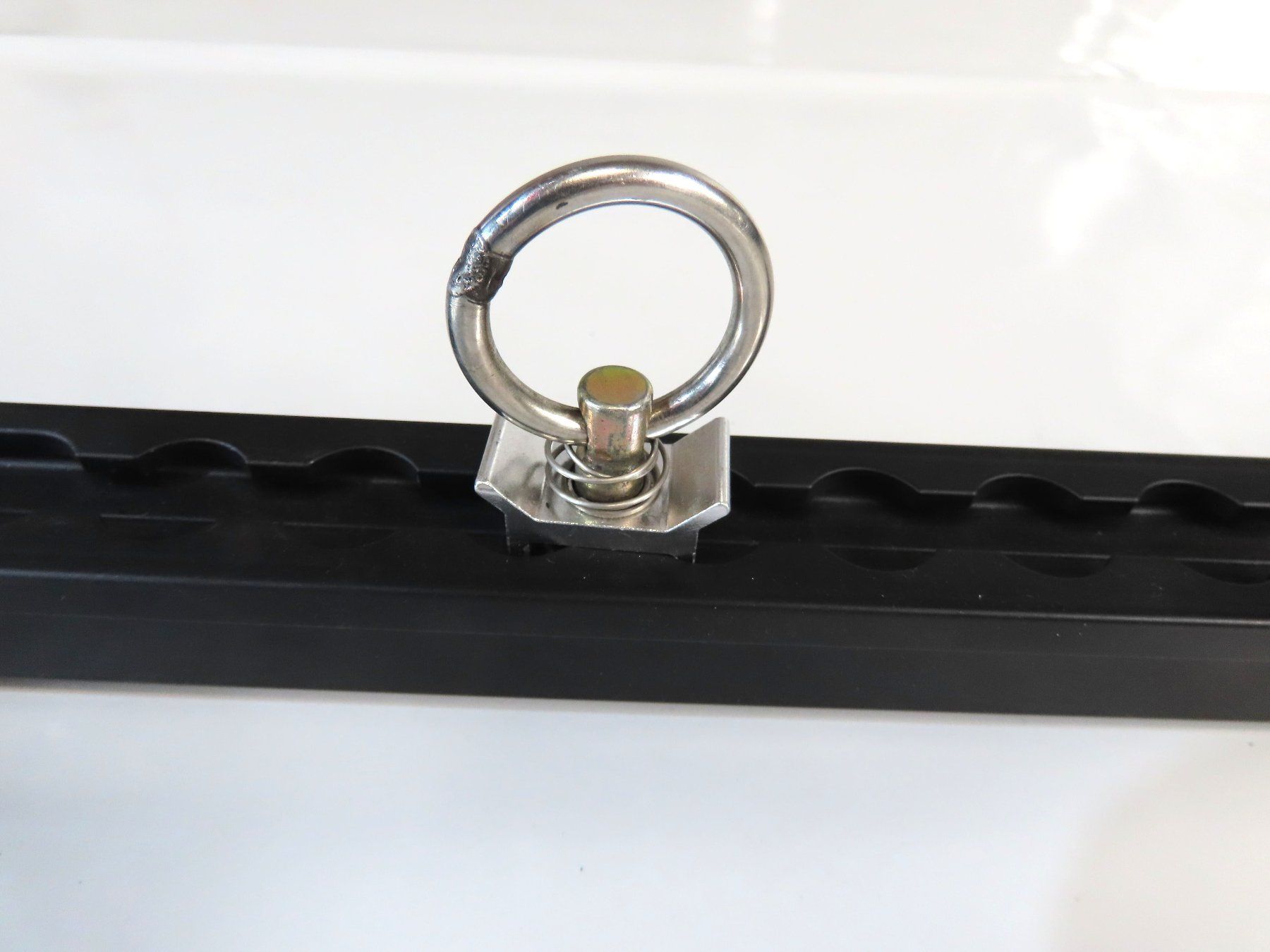 Supporti a parete: Airline-Fittings mit Ringöse – Usato da Alpnach-Dorf venduto da Hess-Automobile 3