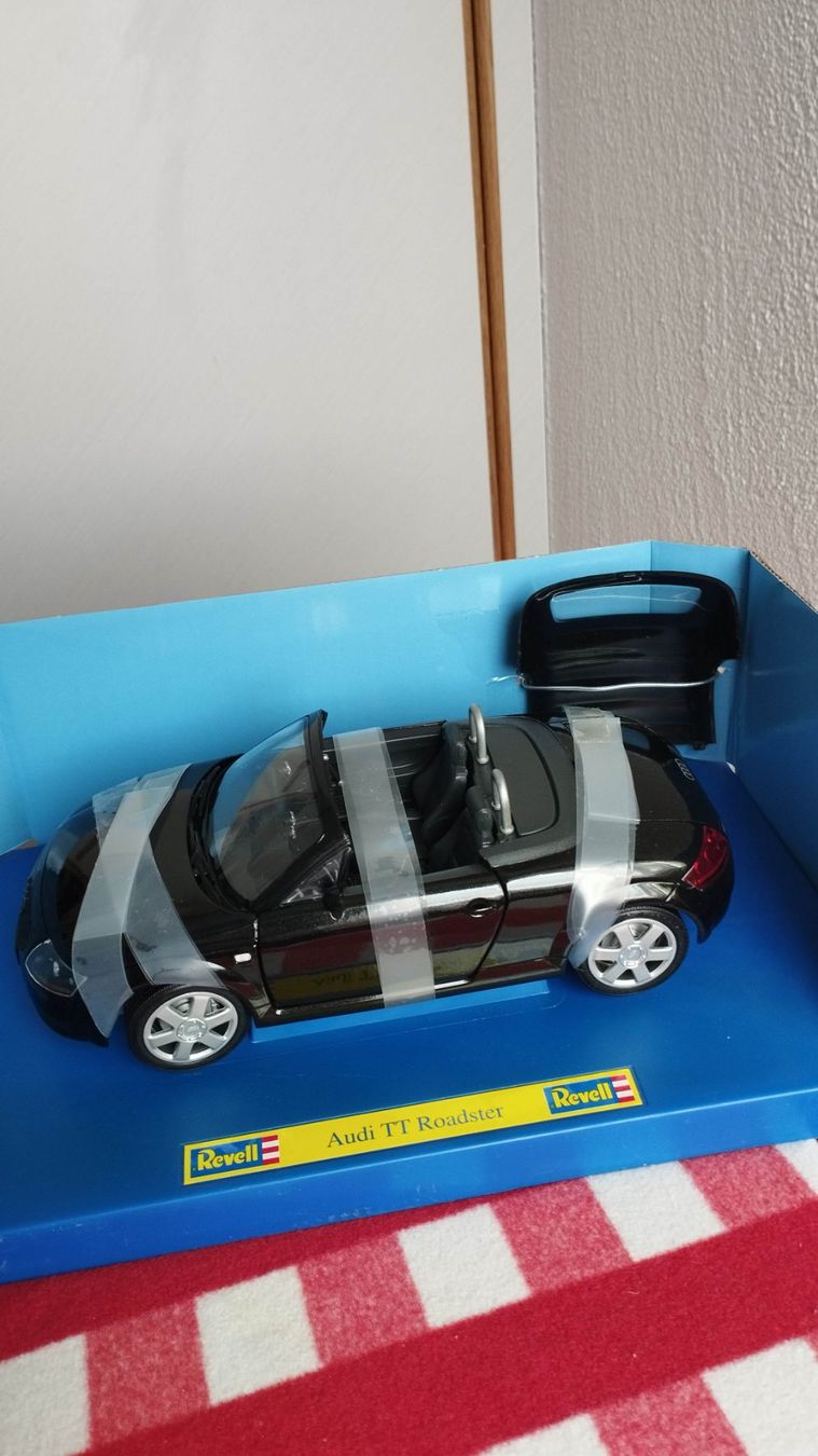 Revell Modellini d'auto: Audi TT Roadster – Usato da Chur venduto da oriori 1