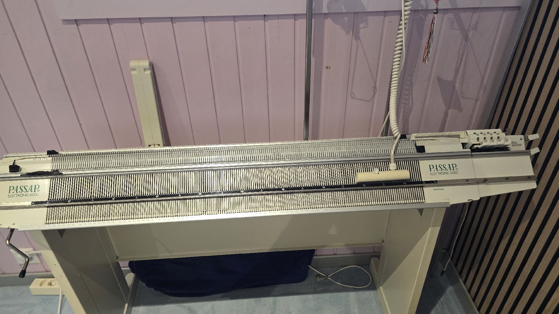 Tutte le macchine: Machine à tricotter PASSSAP 6000 ELECTRONIQUE avec divers ac – Usato da Savièse venduto da cla03 2