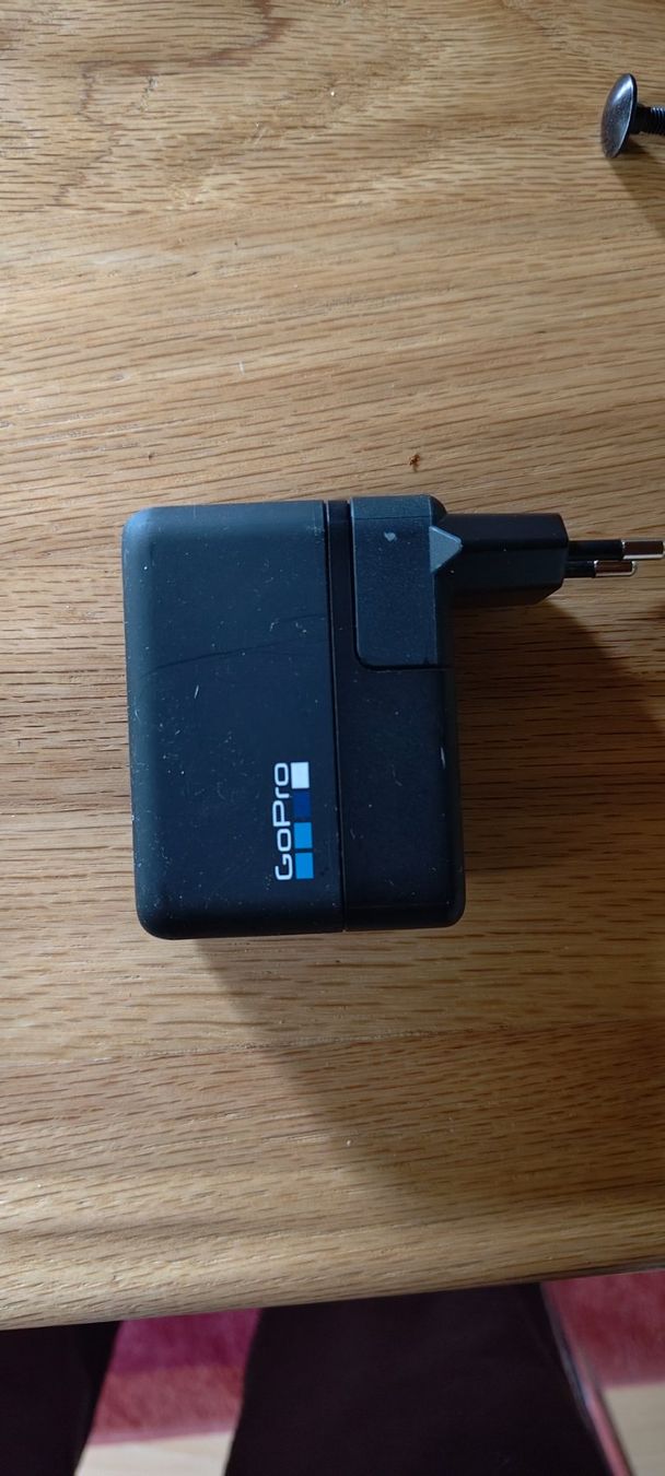 Gopro Sonstiges Zubehör: Ladegerät für go pro – Gebraucht aus Wattwil von Guggeli1