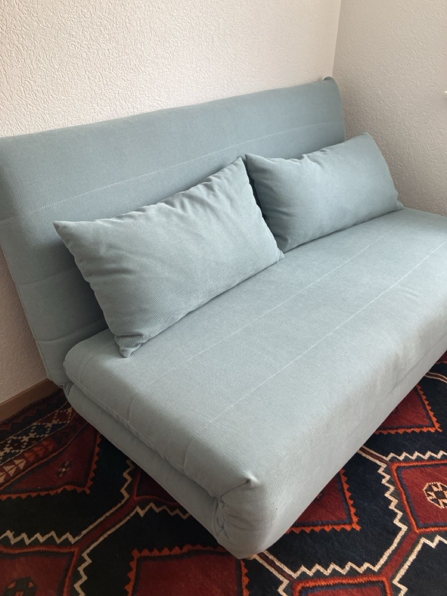 Sofas: Canapé lit 140cm – D'occasion à Colombier NE par Nadinkaa