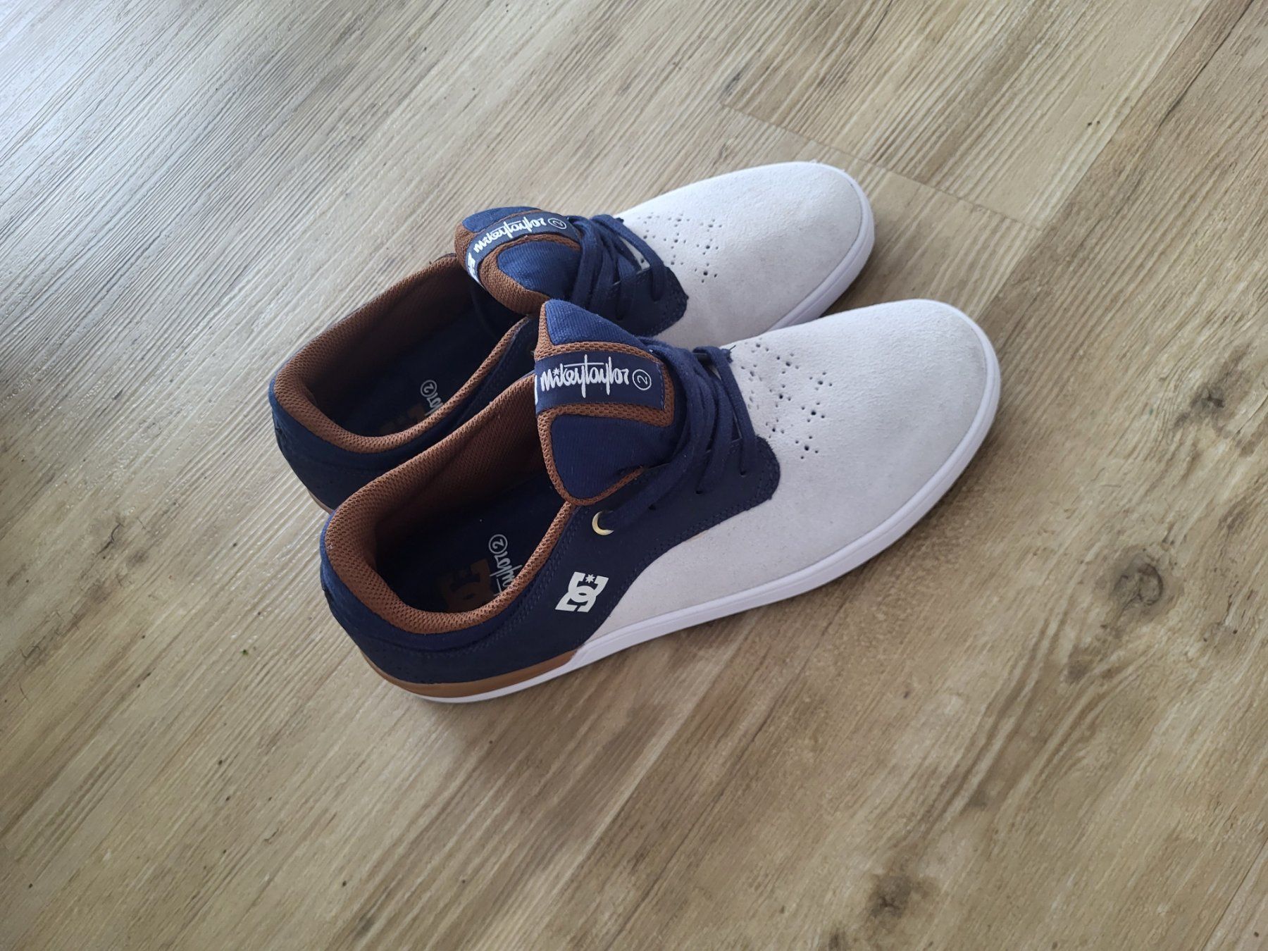 Scarpe da uomo: DC Schuhe Gr. 42 - Neu- Skaterschuhe Sneaker – Usato da Niederhelfenschwil venduto da Bruce019