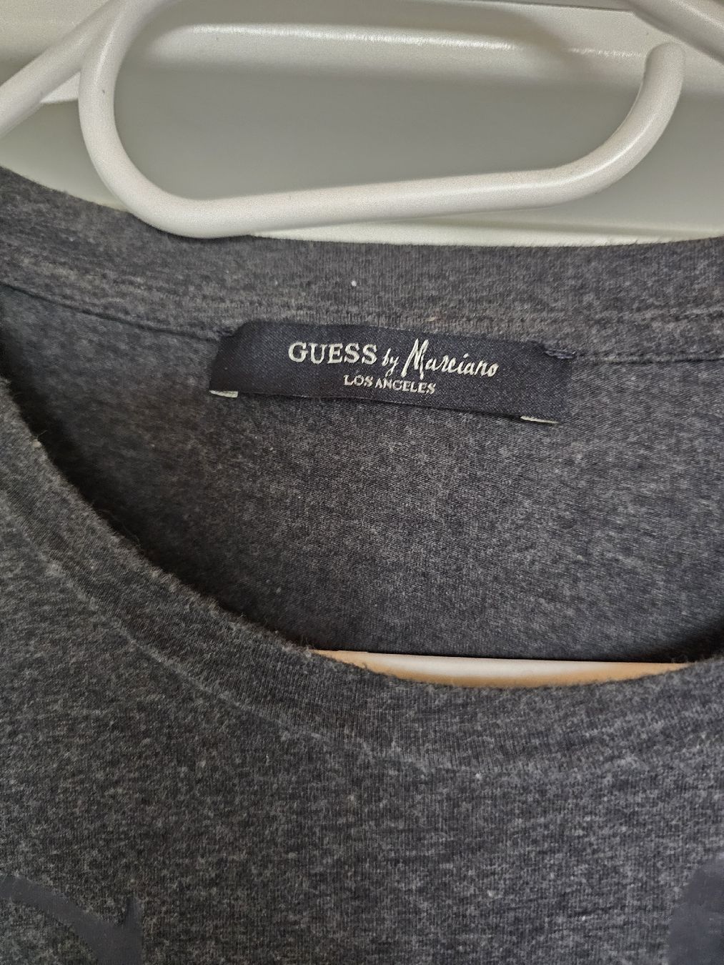 Guess T-shirt: T-shirt Guess – Usato da Monthey venduto da gae_22w9 1