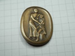 Medaille 1. August 1957 Rotes Kreuz mit Nadel