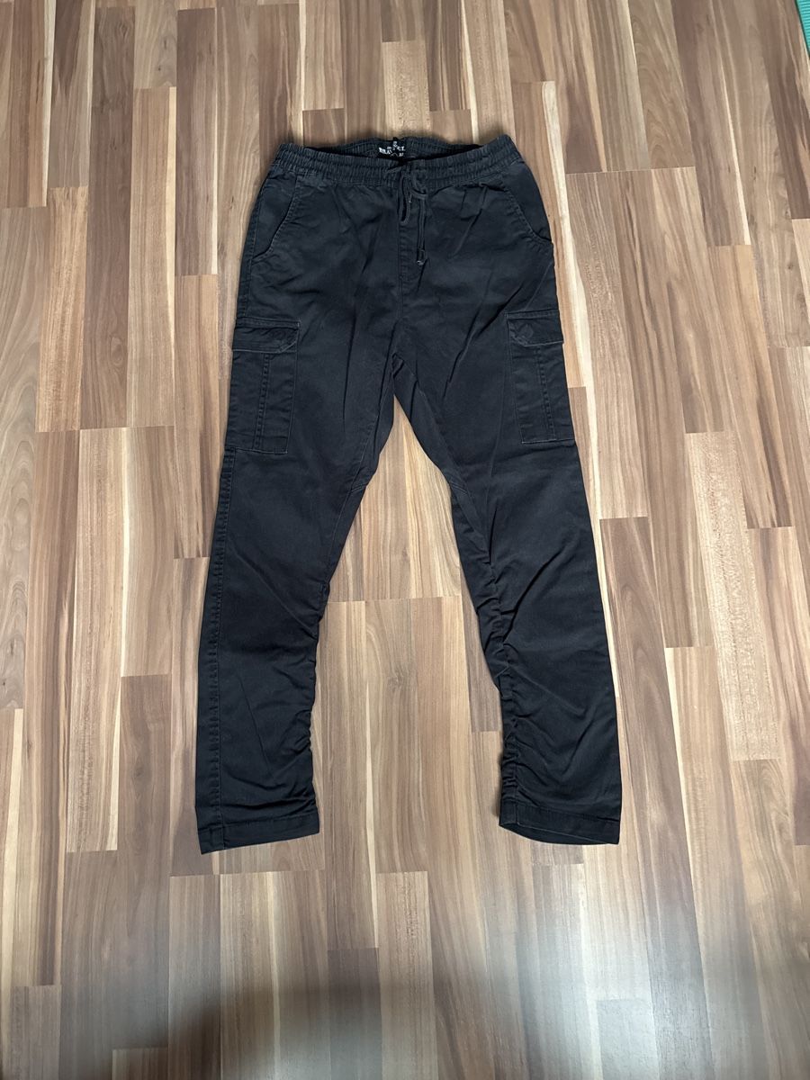Pantalons: Stoffhose schwarz Grösse 32 – D'occasion à Flumenthal par Tboni