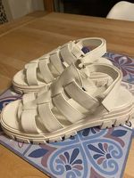 Weisse hübsche Sandalen für 9.-