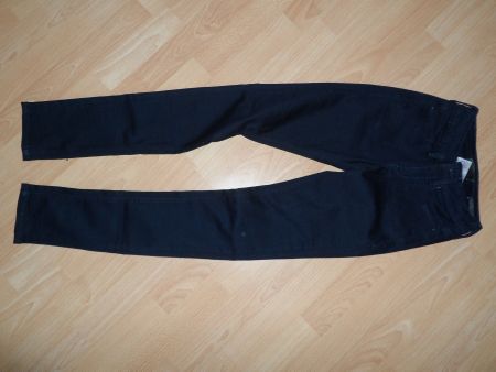 **** GUESS Hose Gr 28 ****