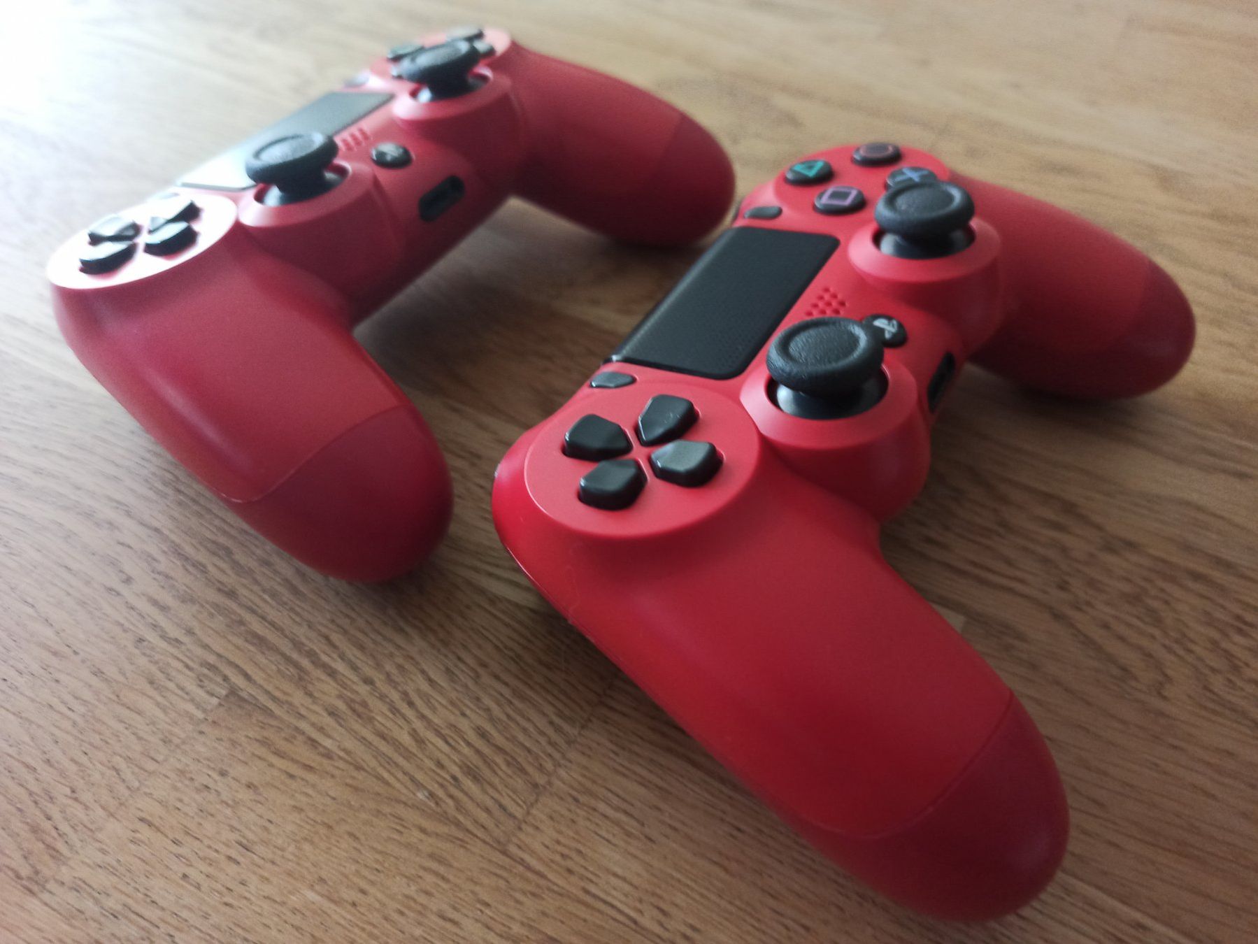 Controller: 2 x Original Controller Sony PS4 Wireless DualShock 4 V2 rot – Usato da Oberweningen venduto da mar_87mx 4