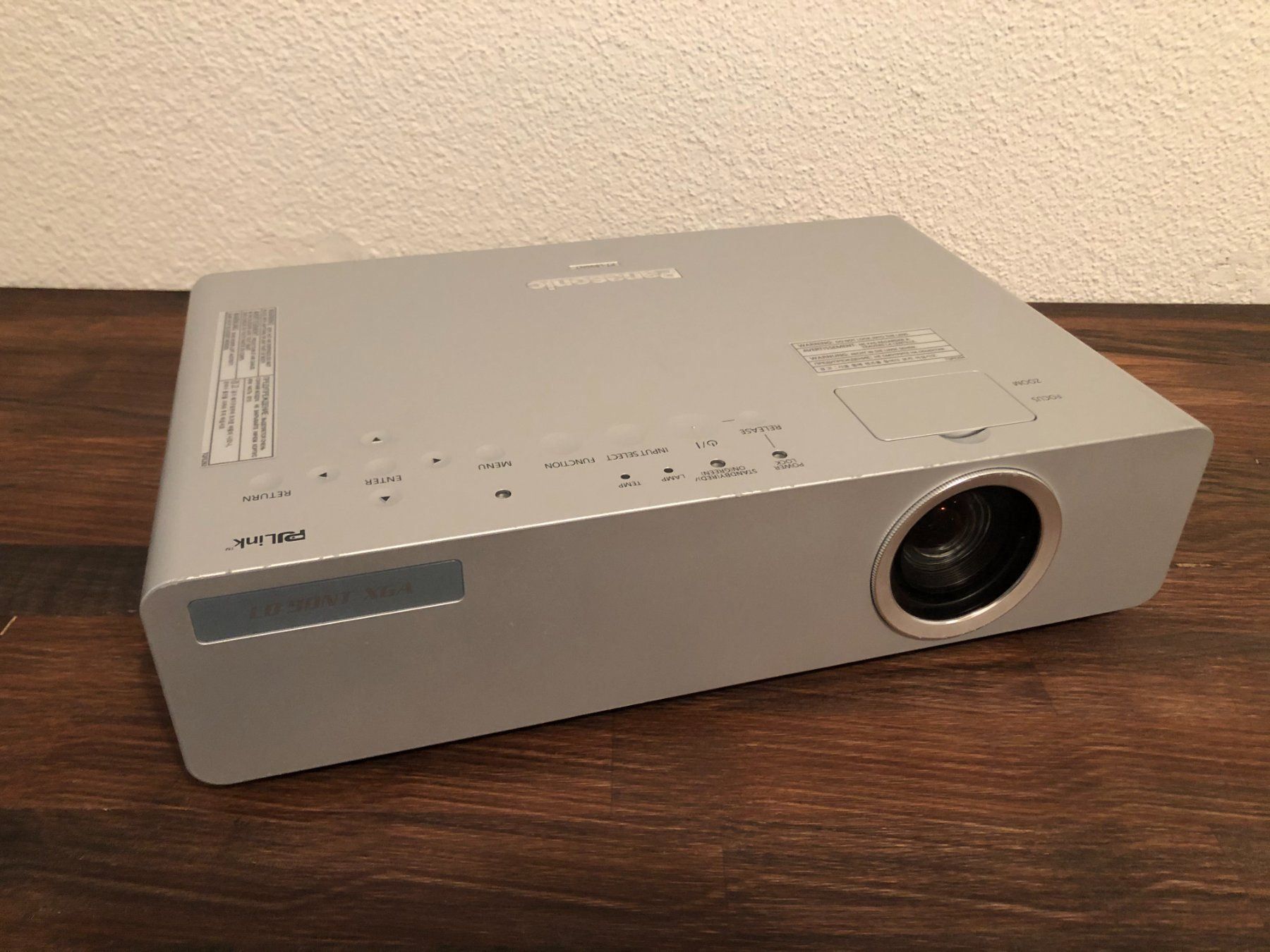Panasonic Videoprojektoren: Beamer Panasonic in top Zustand! – Gebraucht aus Mellingen von Browser67 1