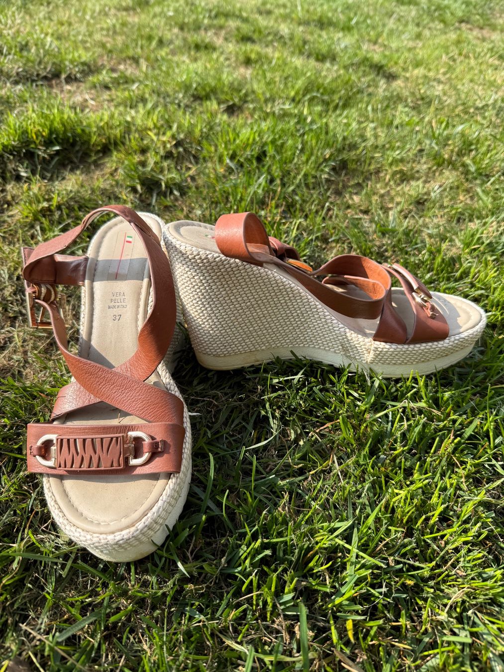 Scarpe da donna: Sandali zeppa estivi  numero 37 – Usato da Rancate venduto da Tecli