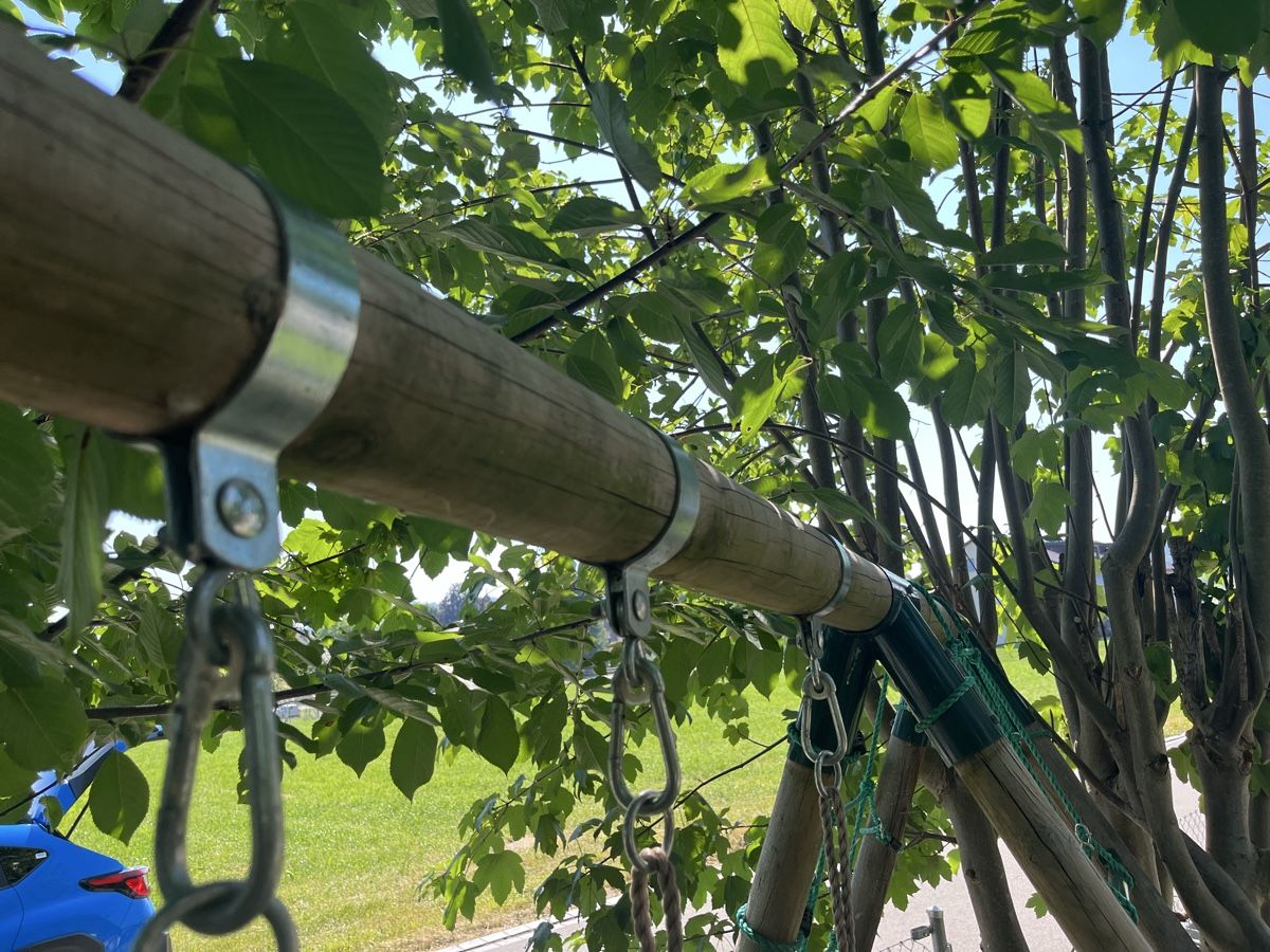 Altre altalene da giardino: Schaukelgerüst massiv mit Rutsche  – Usato da Frauenfeld venduto da Ericandreas 2
