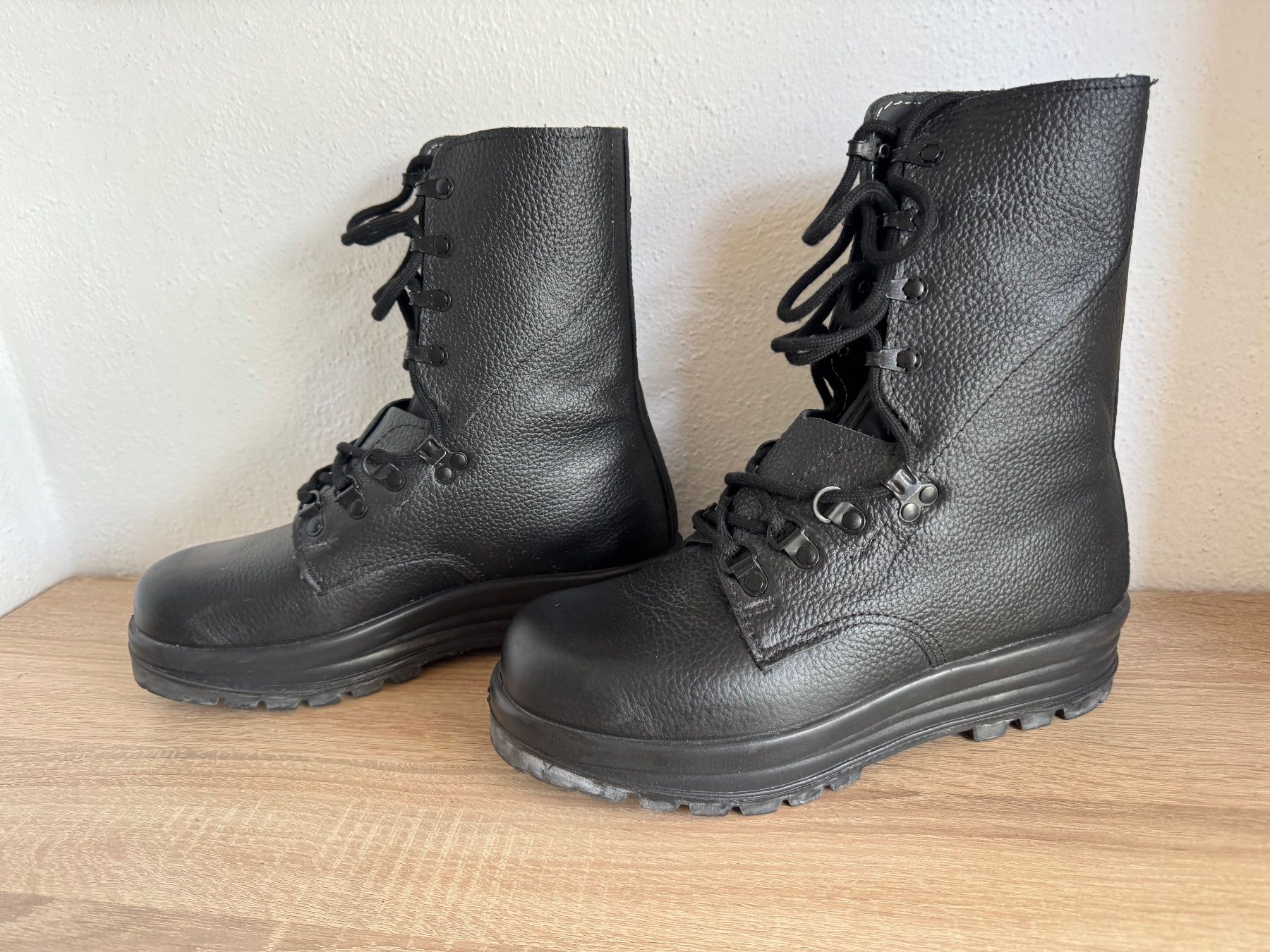 Schweizer Armee Scarpe da uomo: Kampfstiefel / Schweizer Armee Gr 42 Neu – Usato da frauenfeld venduto da pipi018 2