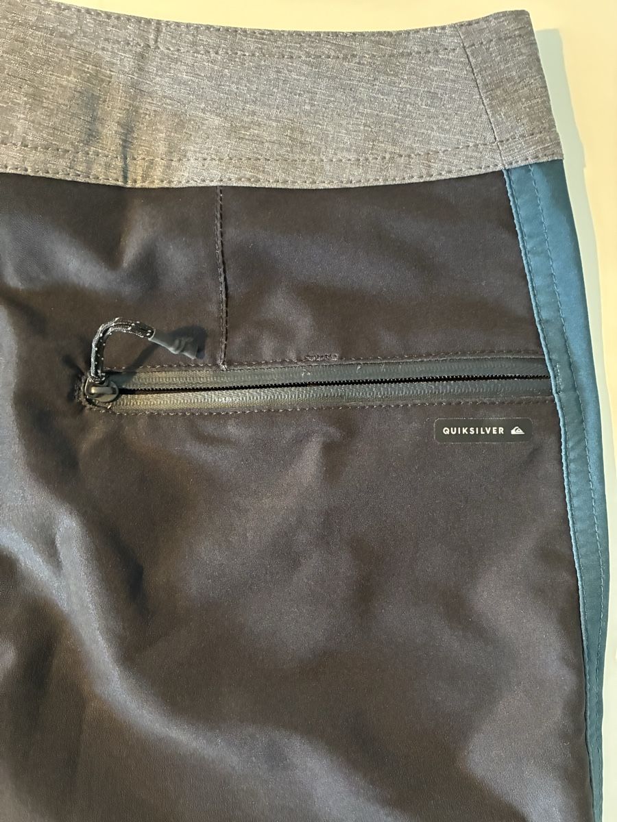 Quiksilver Lotti di vestiti: Quiksilver Set, Badehose & Shirt – Usato da Altnau venduto da kurvenmuehle 2