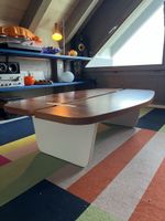 Couchtisch im Vintage-Stil der 70er Jahre.