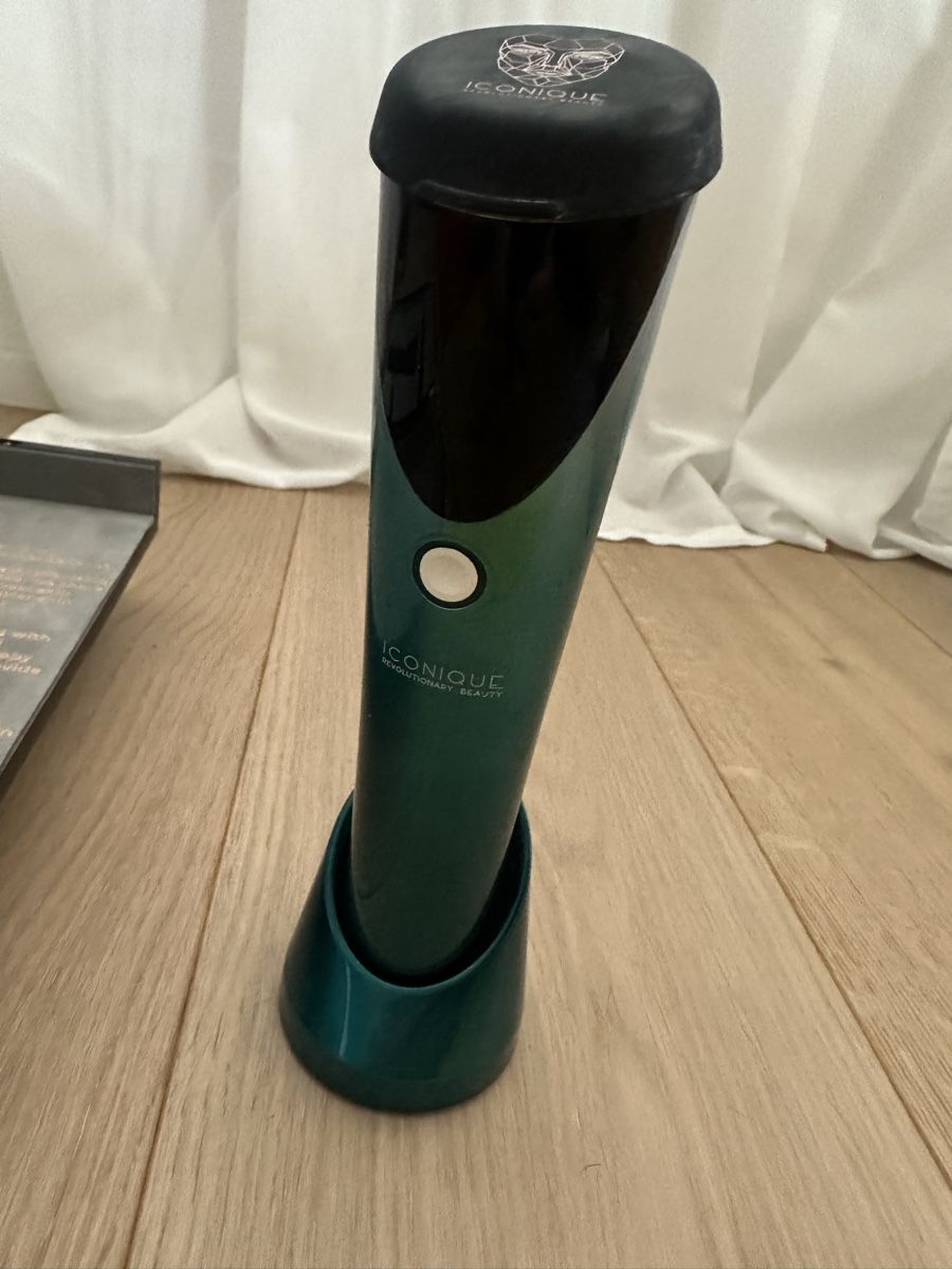 Cura del viso: Iconique Revolutionary Beauty – Usato da Altendorf venduto da Quietwater 2