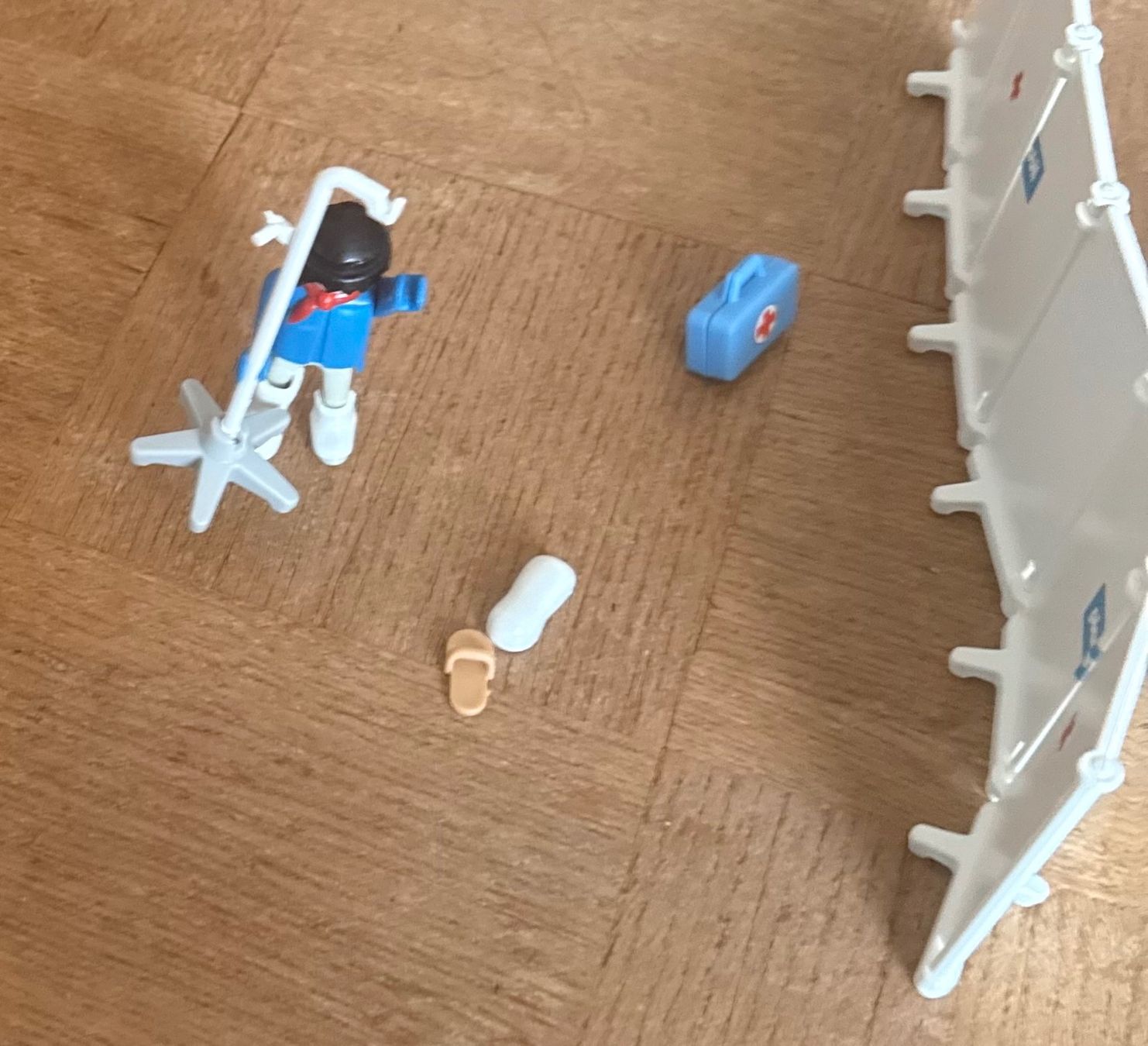 Playmobil Spielzeuge: Playmobil Operationssaal, Krankenhaus – Gebraucht aus Hünibach von rotestandem01 2