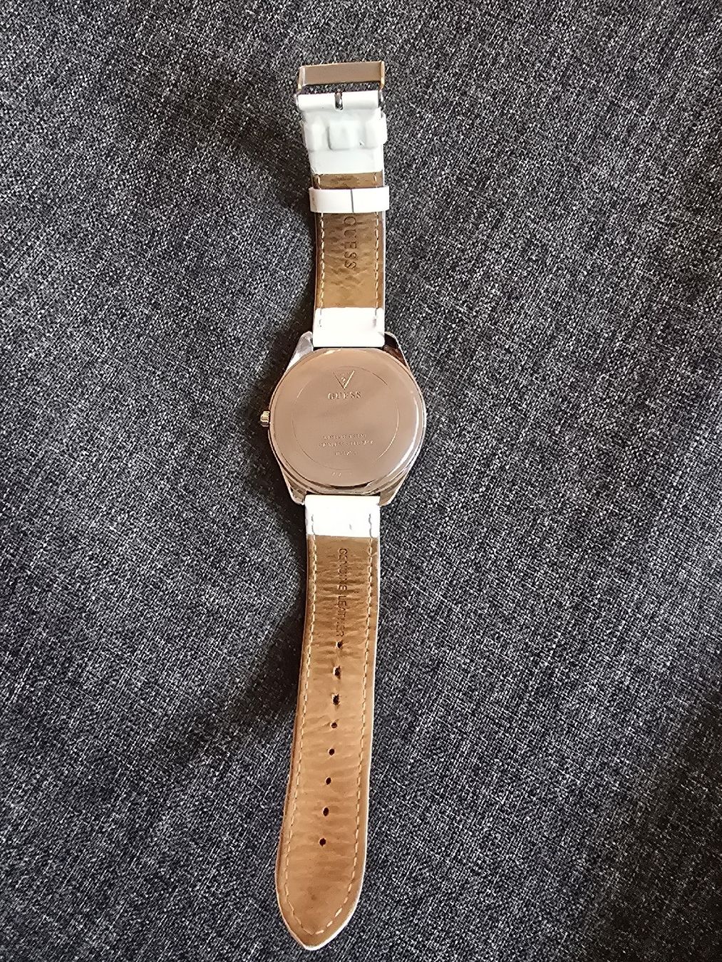 Guess Uhren: Guess Damenuhr mit Strass - weiss – Gebraucht aus Zürich von nara13 1