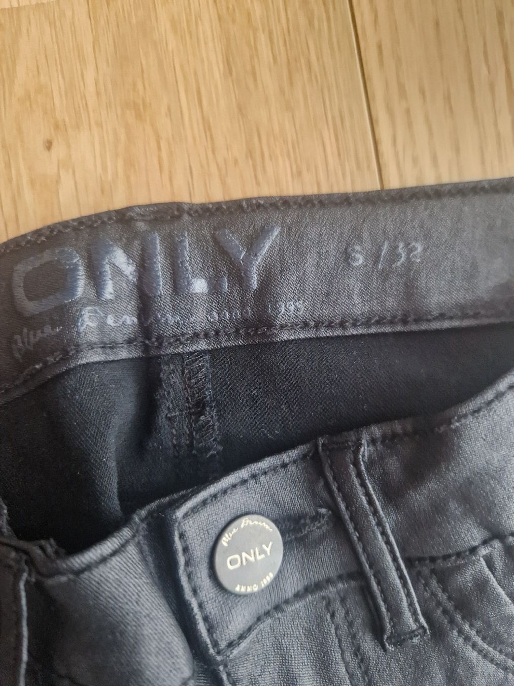 Only Jeans: Only Jeans in schwarz/glanz Gr. S/32 – Usato da Wittenbach venduto da jo_bi93 1