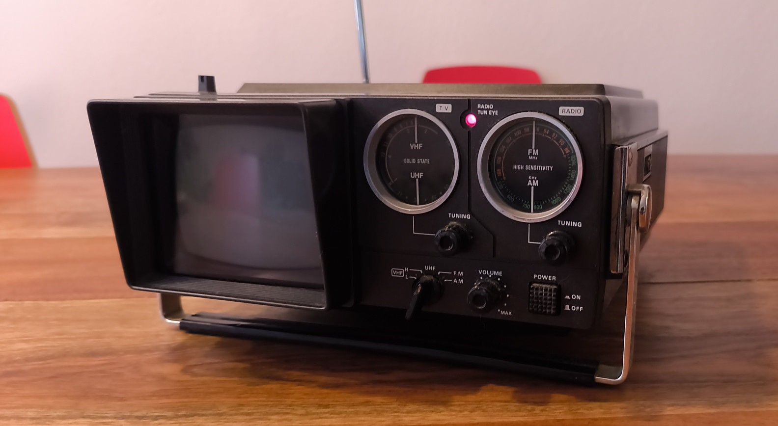 Radio: CROWN IC TRANSISTOR – Usato da Luzern venduto da Naehwerkstatt 1