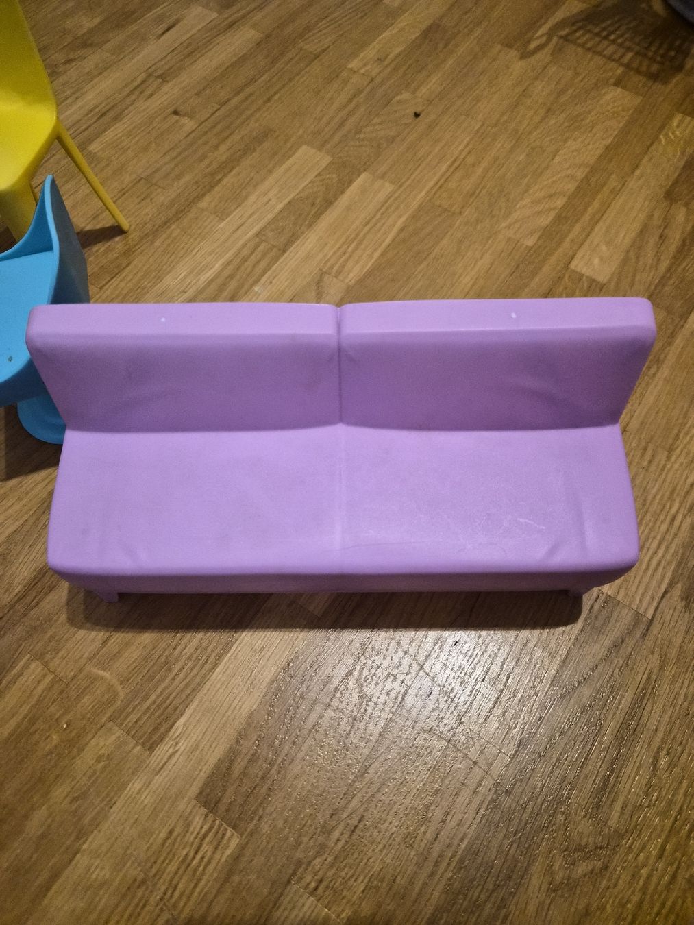 Spielzeuge: tavolo, sedie e divano  – Gebraucht aus Reinach BL von Glitterlol 1