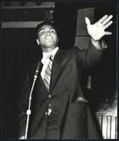 Fotografie Boxer Muhammad Ali im Anzug s