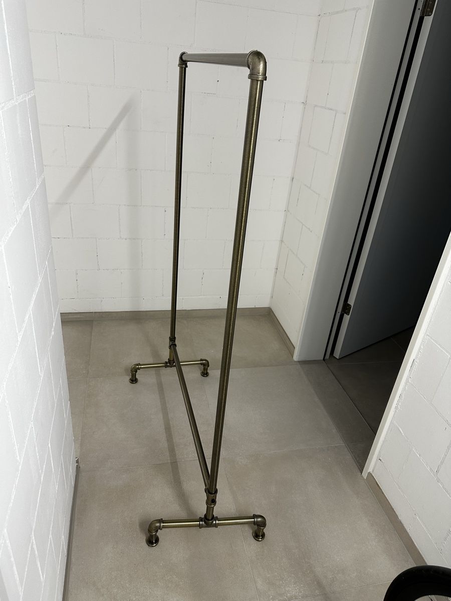 Altro in Decorazioni & Accessori: Kleiderständer im Industrial Style – Usato da Nidau venduto da 1234Mr.Nic 1