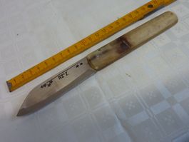 Spez. Vintage Taschenmesser Schmiedepunzen feinen Horngriff