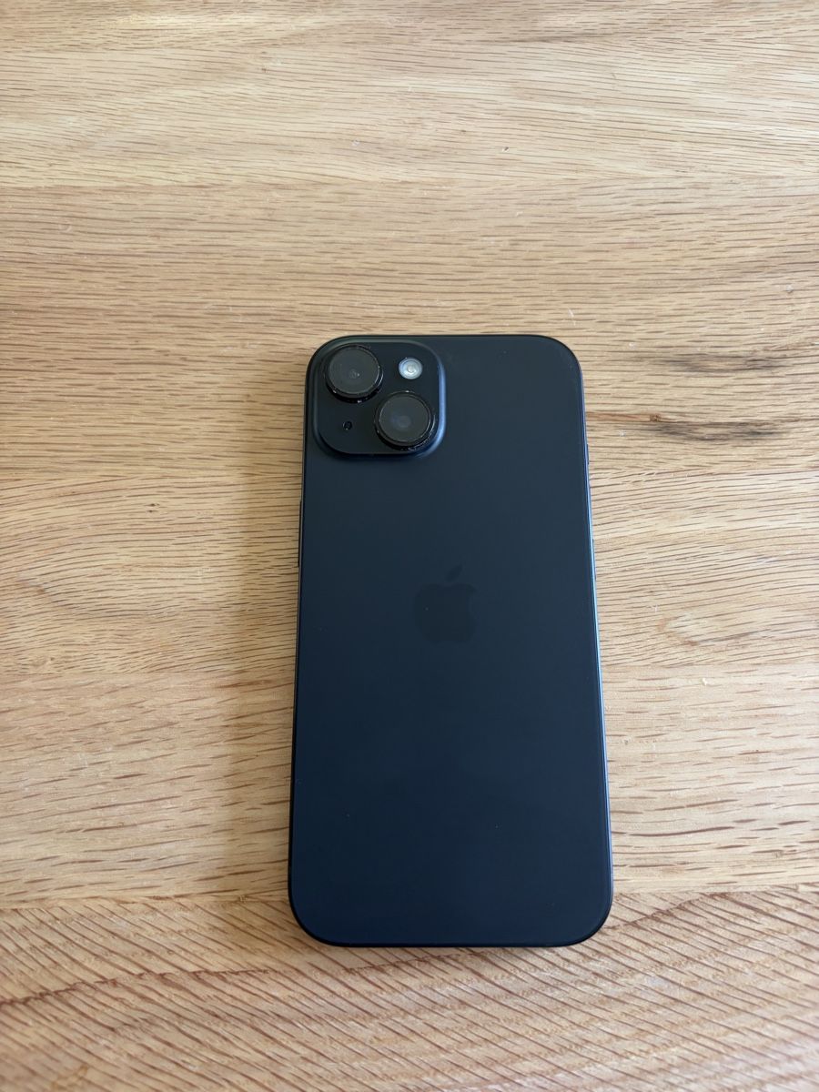 Apple Portables: iPhone 15 Schwarz Top Zustand – D'occasion à Aarburg par eddycolor 1