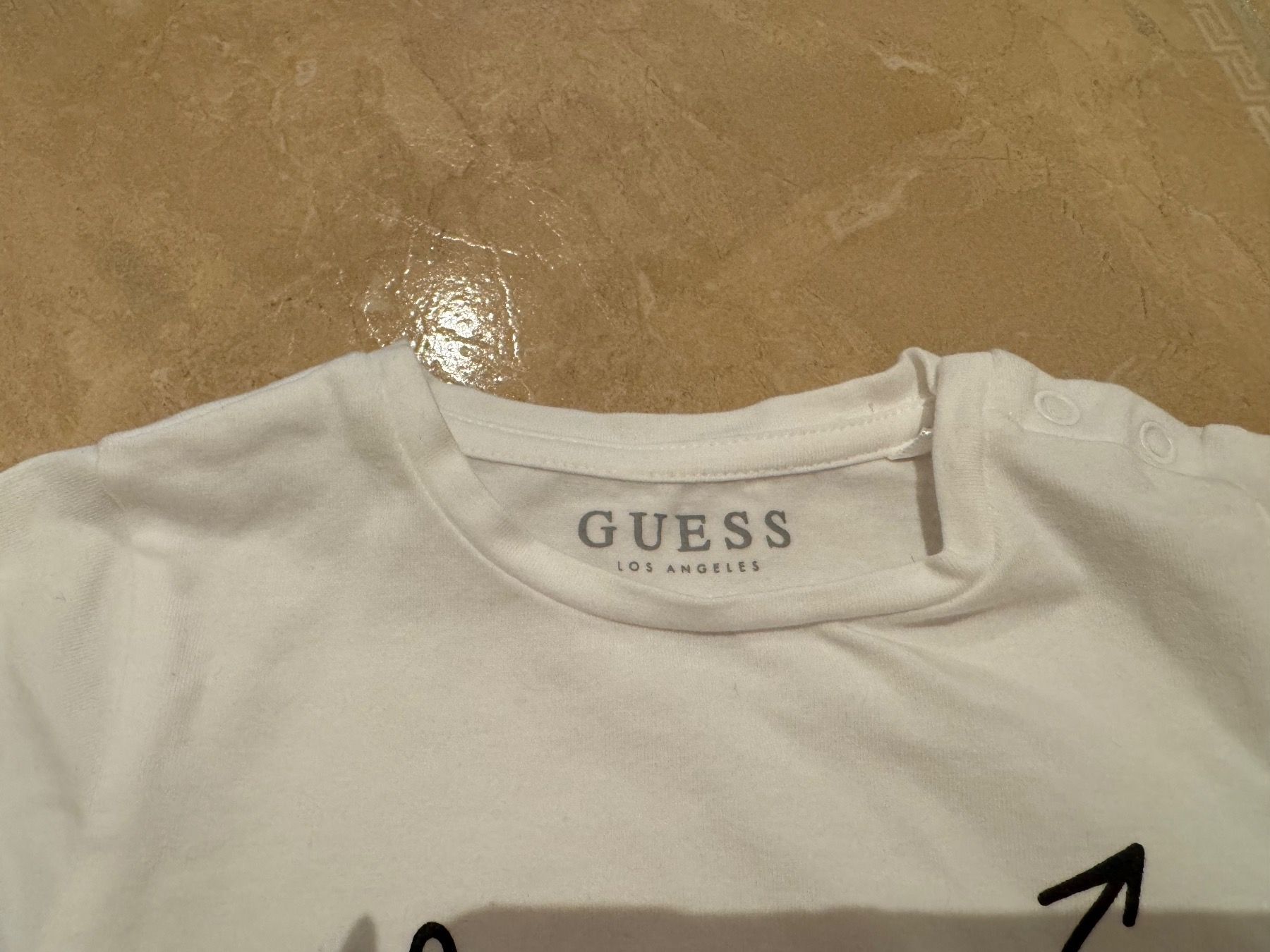 Guess Blusen, T-Shirts & Tops: Guess neues Shirt, 18Mt 86 – Neu (gemäss Beschreibung) aus Klingnau von Markus14 1