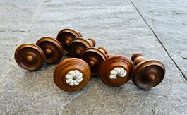 Upcycling Vorhanghalter aus gedrechseltem Nussbaumholz 8 Stk