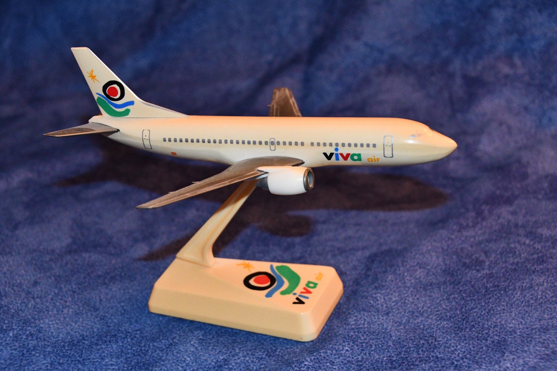 Boeing Kit di modellismo & Modellini statici: BOEING 737 Viva Air  1/200 – Usato da Montezillon venduto da Fgbo