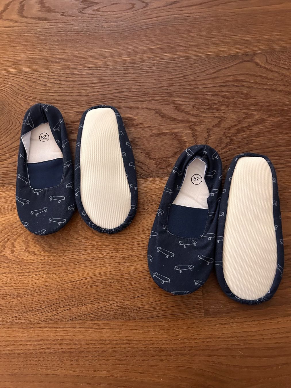 Schuhe für Jungen: Kinder-Turnschläppli Gr. 29 – Neu (gemäss Beschreibung) aus Selzach von lua_22sv