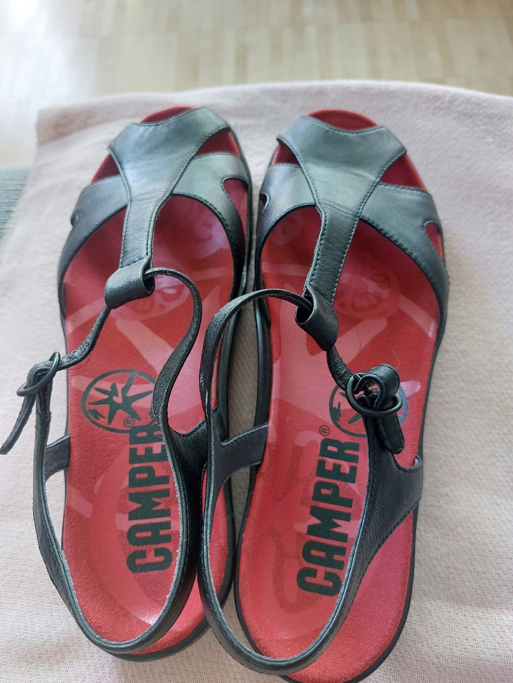 Camper Scarpe da donna: Schwarze Camper Sandalen, Grösse 40 – Usato da Thun venduto da Alexanna 5