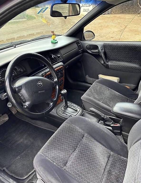 Automobili: Opel Vectra automatique à vendre – Usato da Sion venduto da ALDANUBE 2